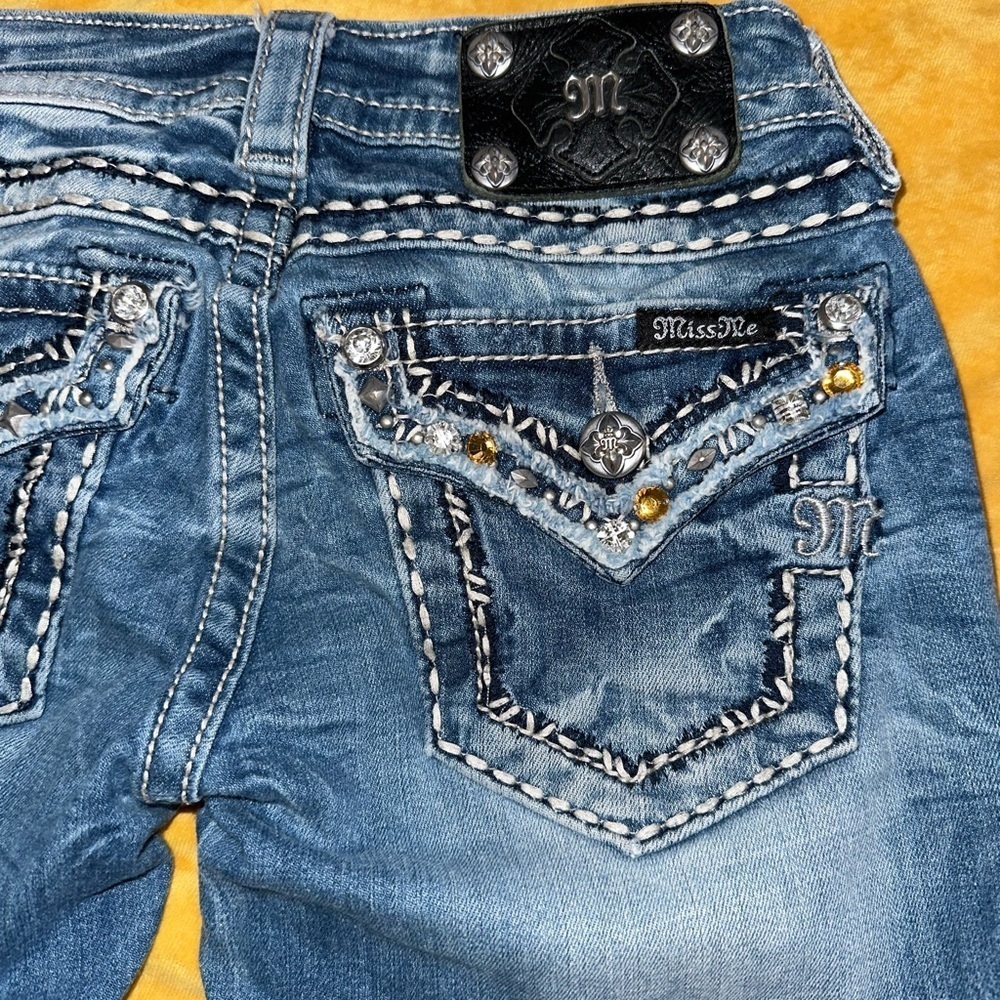 Miss Me Women's Blue Cuffef Capri with Embellished Pockets - Picture 6 of 9